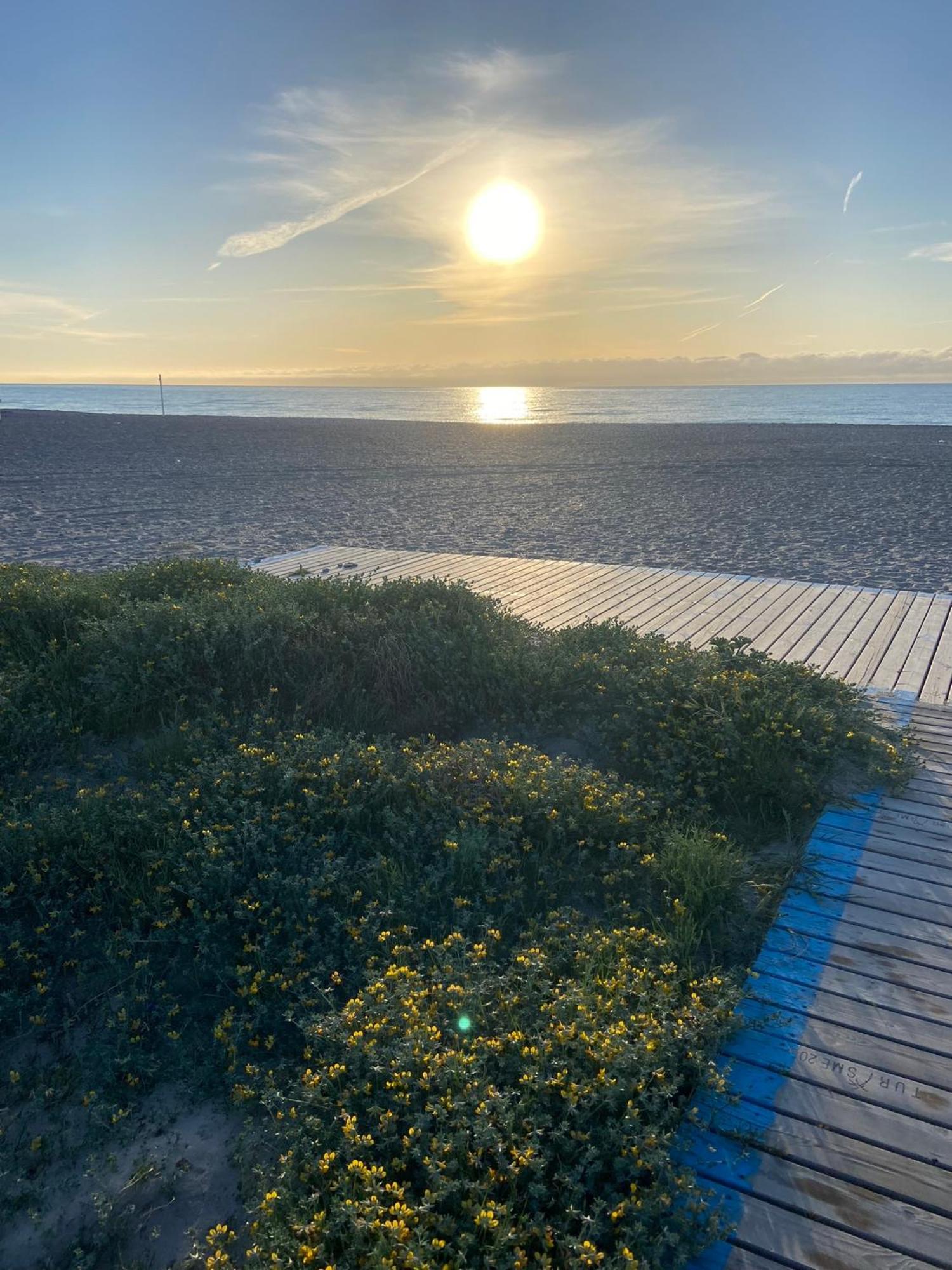 Primera Linea De Playa, Villa Conchita, Con Salida Al Mar Сагунто Экстерьер фото